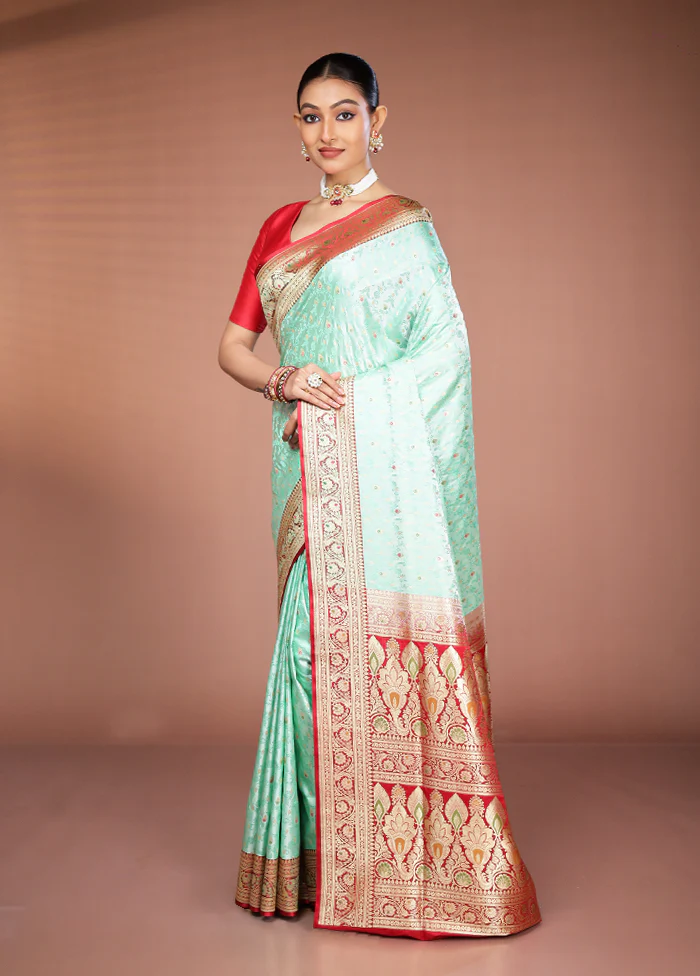 Green Handloom Tanchoi Pure Silk Saree With Blouse Piece - Image 4