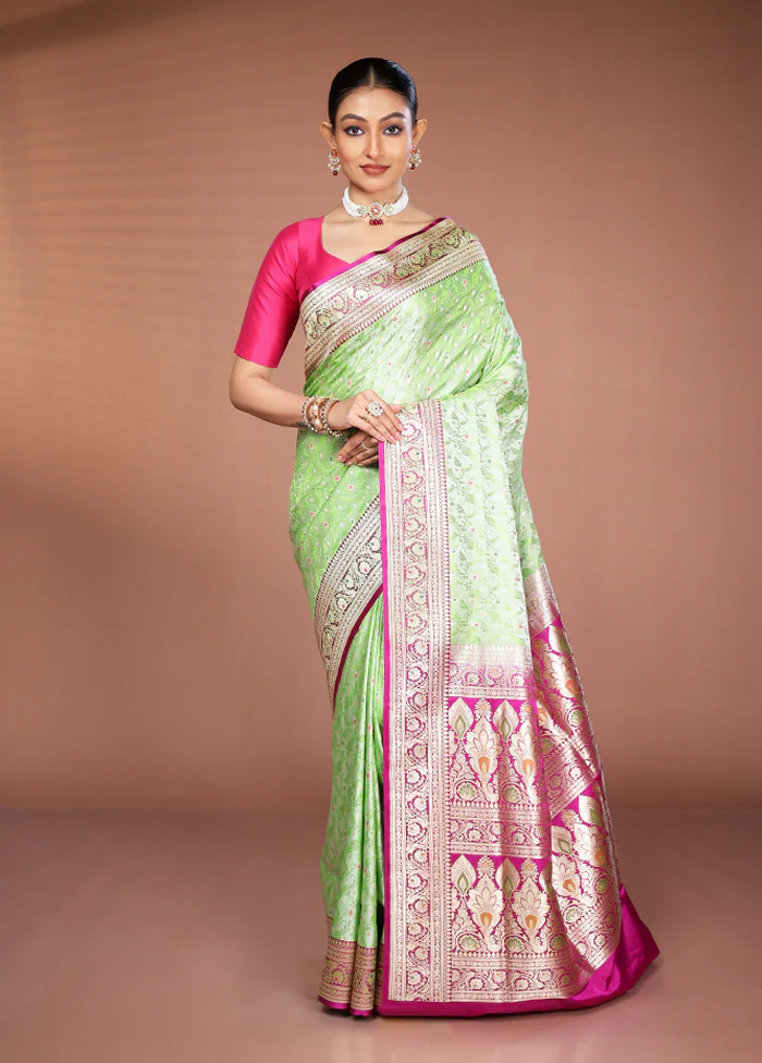 Green Handloom Tanchoi Pure Silk Saree With Blouse Piece - Image 2
