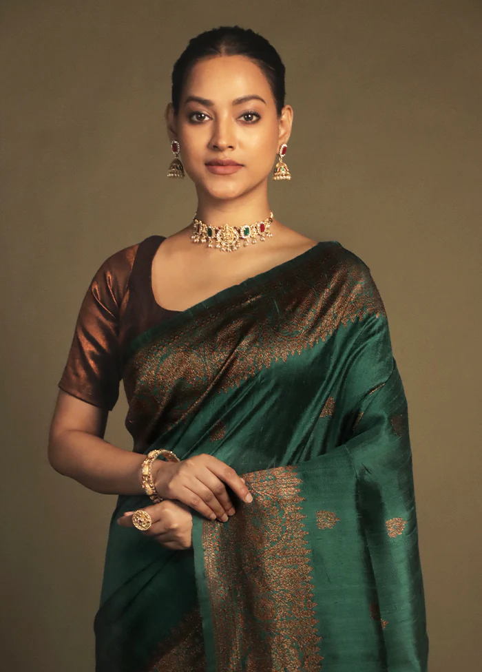 Green Handloom Tussar Pure Silk Saree With Blouse Piece - Image 2