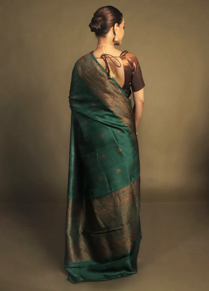 Green Handloom Tussar Pure Silk Saree With Blouse Piece - Image 3