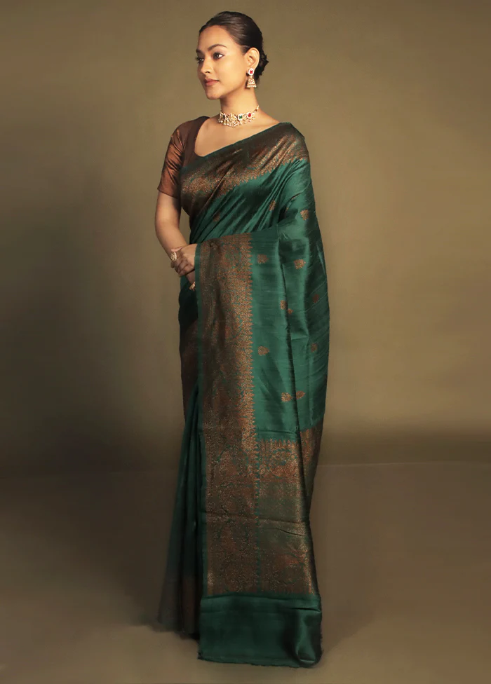 Green Handloom Tussar Pure Silk Saree With Blouse Piece - Image 4