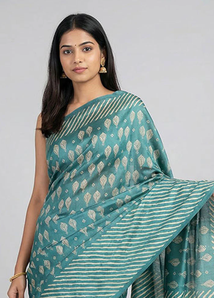 Green Handloom Tussar Pure Silk Saree With Blouse Piece - Image 2