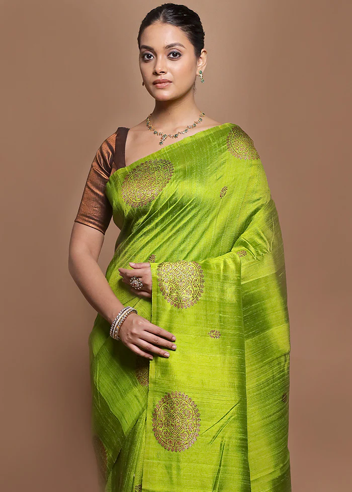 Green Handloom Tussar Pure Silk Saree With Blouse Piece - Image 2