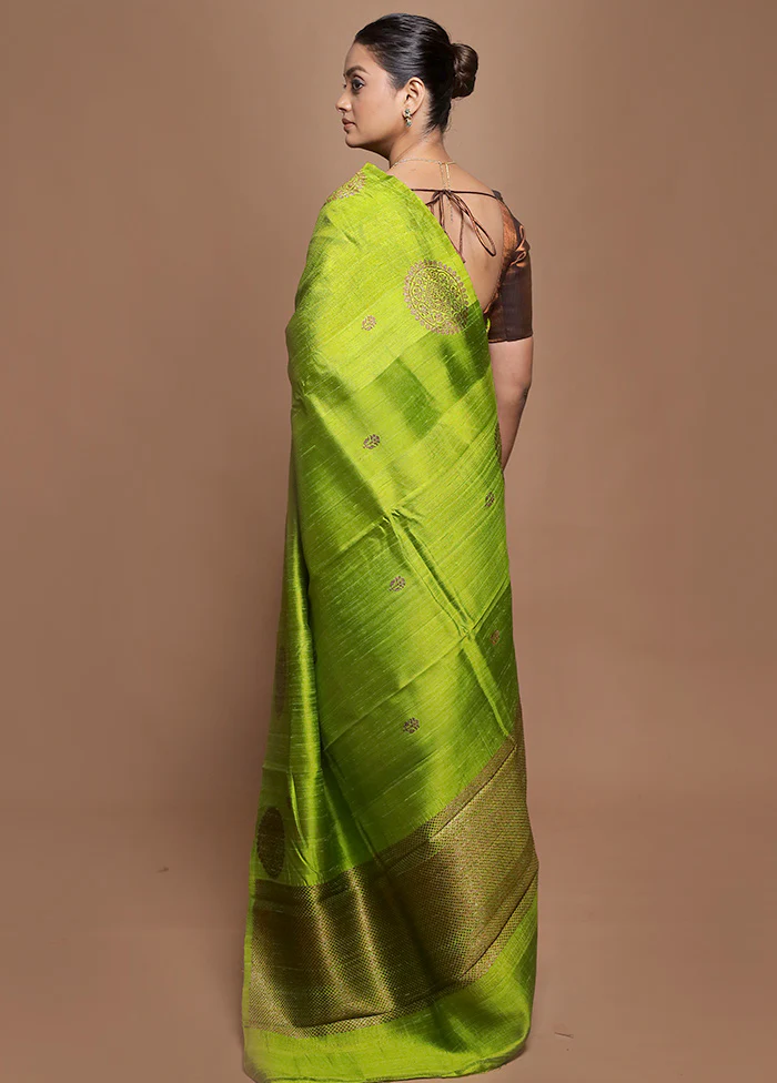 Green Handloom Tussar Pure Silk Saree With Blouse Piece - Image 3