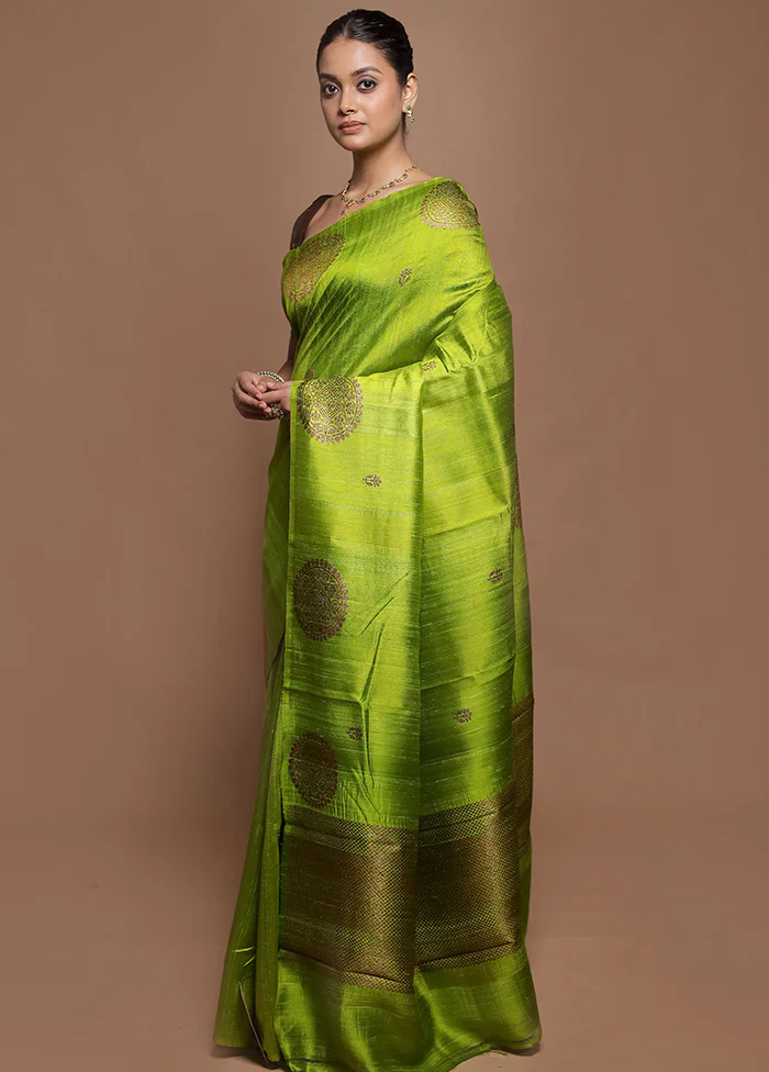 Green Handloom Tussar Pure Silk Saree With Blouse Piece - Image 4