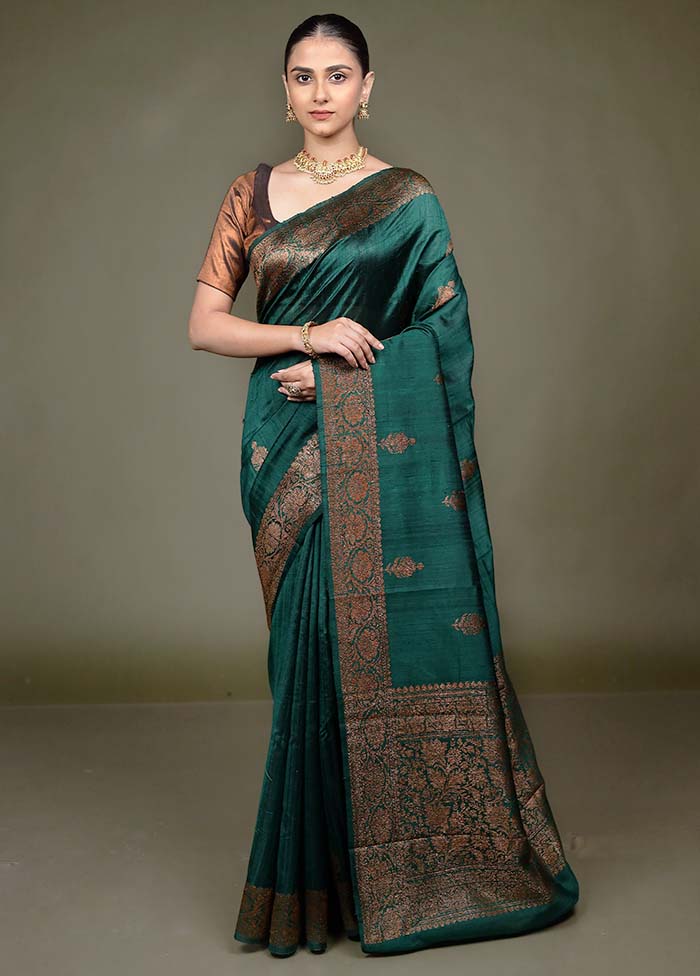 Green Handloom Tussar Pure Silk Saree With Blouse Piece - Image 2