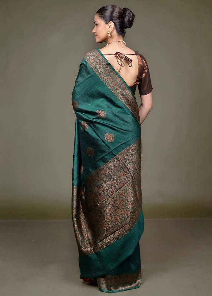 Green Handloom Tussar Pure Silk Saree With Blouse Piece - Image 3
