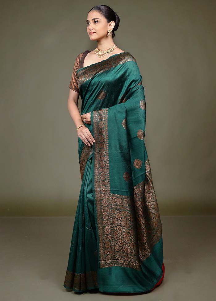Green Handloom Tussar Pure Silk Saree With Blouse Piece - Image 4
