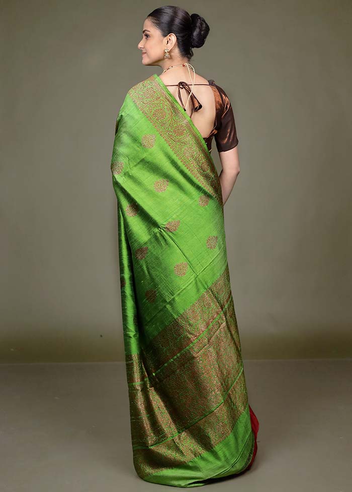 Green Handloom Tussar Pure Silk Saree With Blouse Piece - Image 3