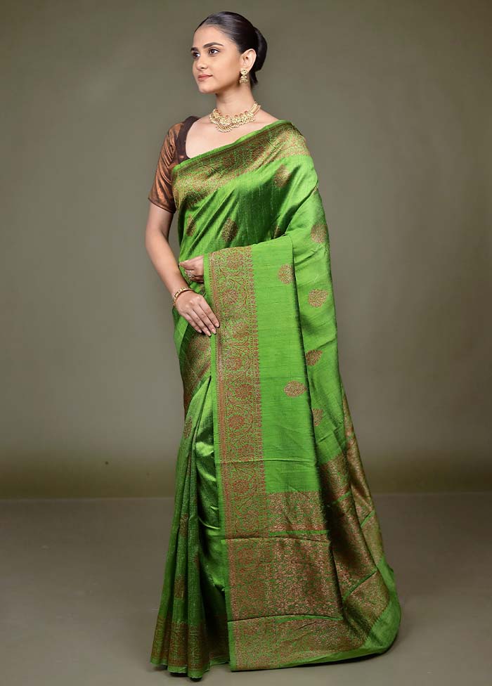 Green Handloom Tussar Pure Silk Saree With Blouse Piece - Image 4