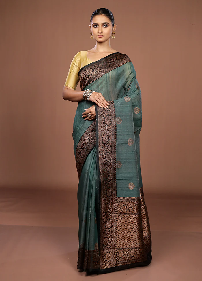 Green Handloom Tussar Pure Silk Saree With Blouse Piece - Image 2