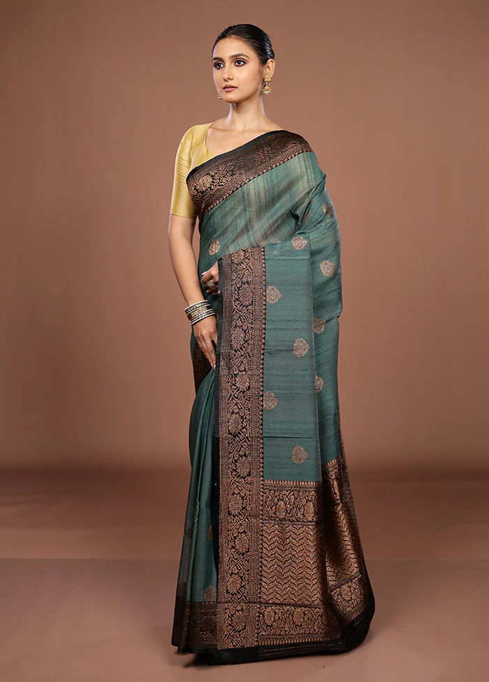 Green Handloom Tussar Pure Silk Saree With Blouse Piece - Image 4