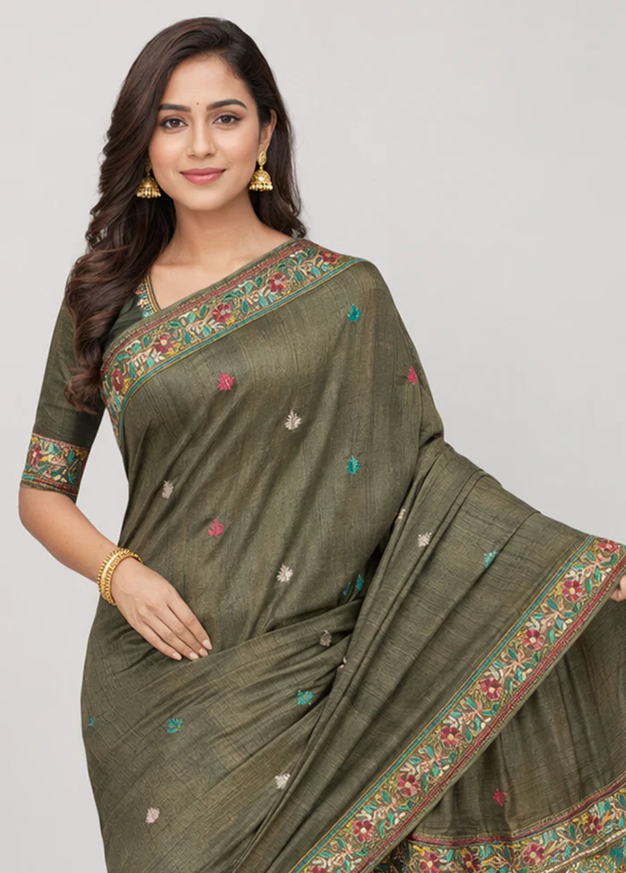 Green Handloom Tussar Pure Silk Saree With Blouse Piece - Image 2