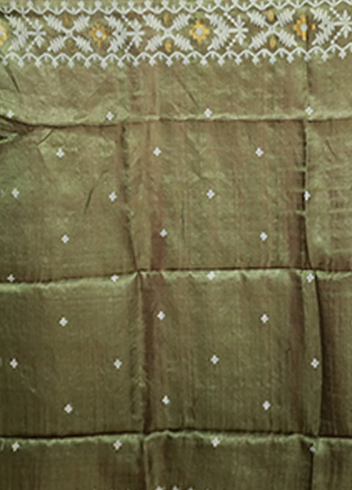 Green Handloom Tussar Pure Silk Saree With Blouse Piece - Image 5