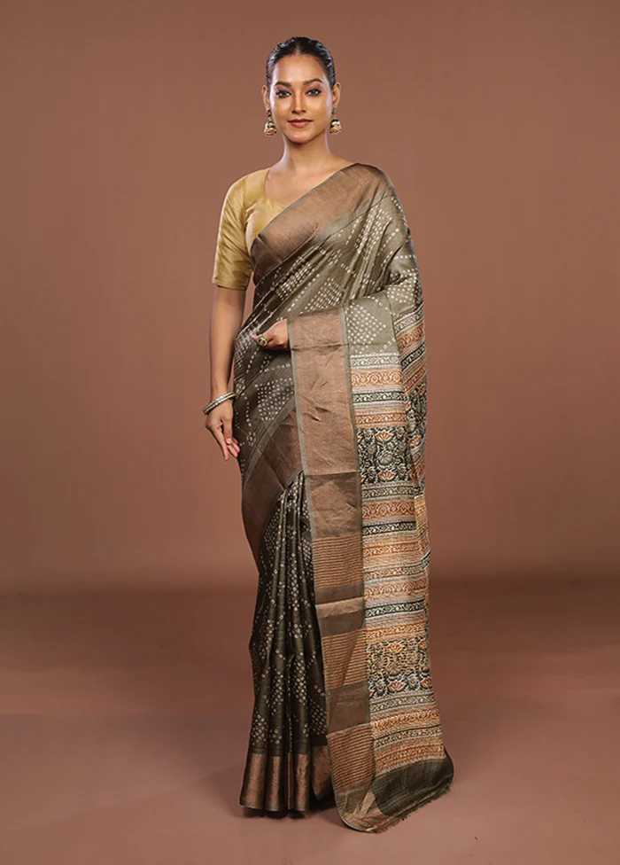 Green Handloom Tussar Pure Silk Saree With Blouse Piece - Image 2