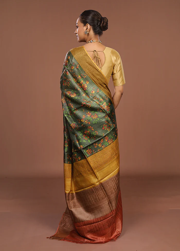 Green Handloom Tussar Silk Saree With Blouse Piece - Image 3