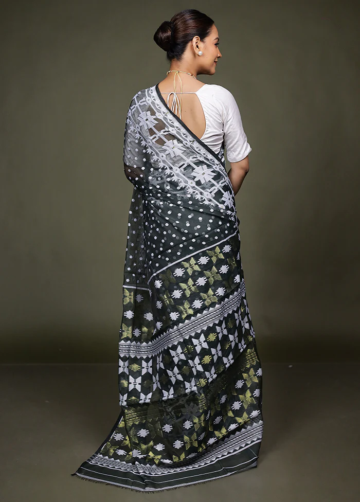 Green Tant Jamdani Saree Without Blouse Piece - Image 3