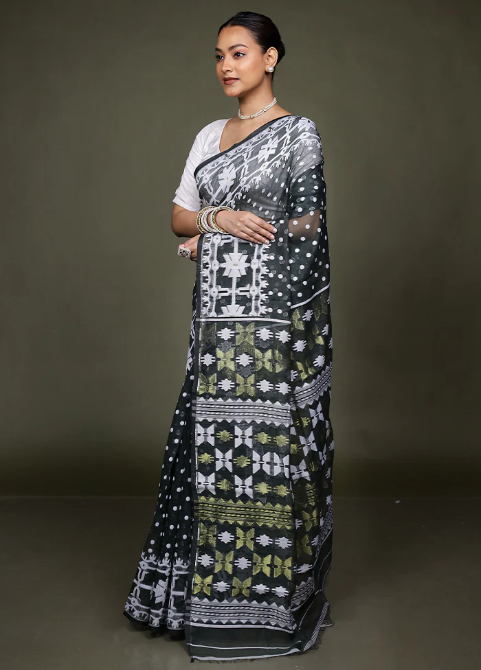 Green Tant Jamdani Saree Without Blouse Piece - Image 4