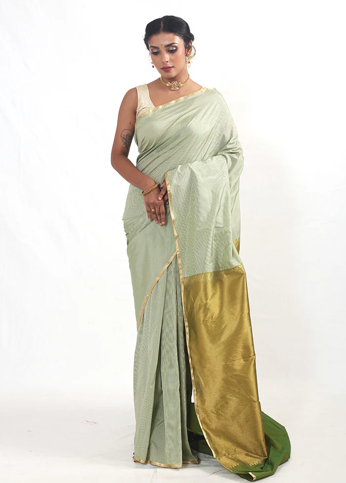 Green Kanjivaram Silk Saree With Blouse Piece - Image 2