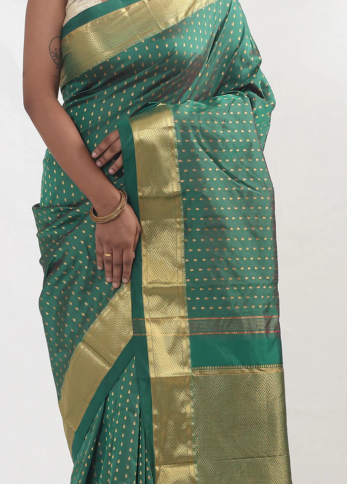 Green Kanjivaram Silk Saree With Blouse Piece - Image 3