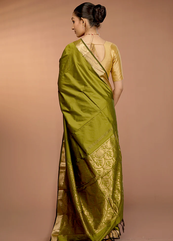 Green Kanjivaram Silk Saree With Blouse Piece - Image 3
