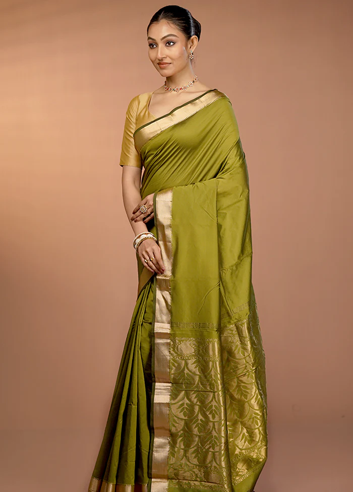 Green Kanjivaram Silk Saree With Blouse Piece - Image 4