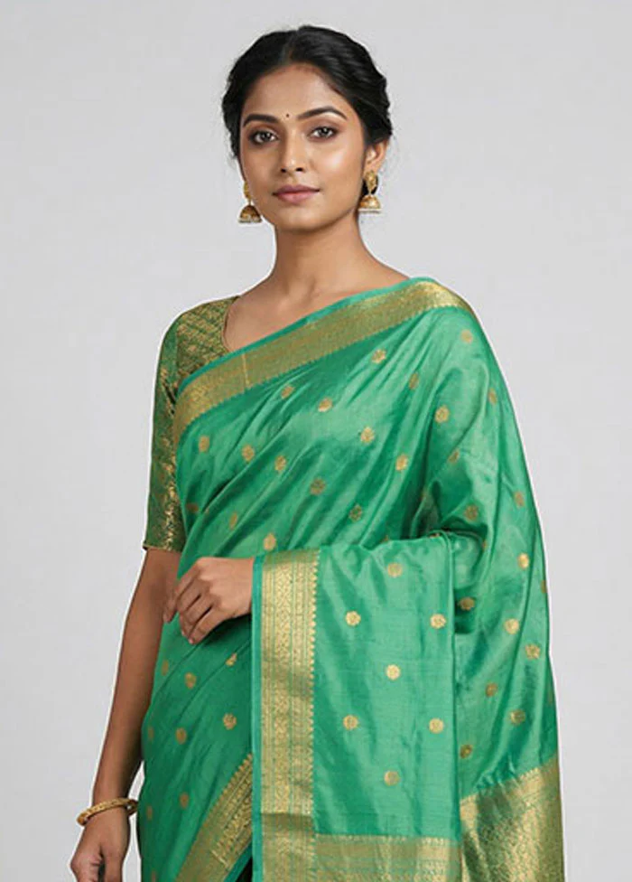 Green Kanjivaram Silk Saree With Blouse Piece - Image 2