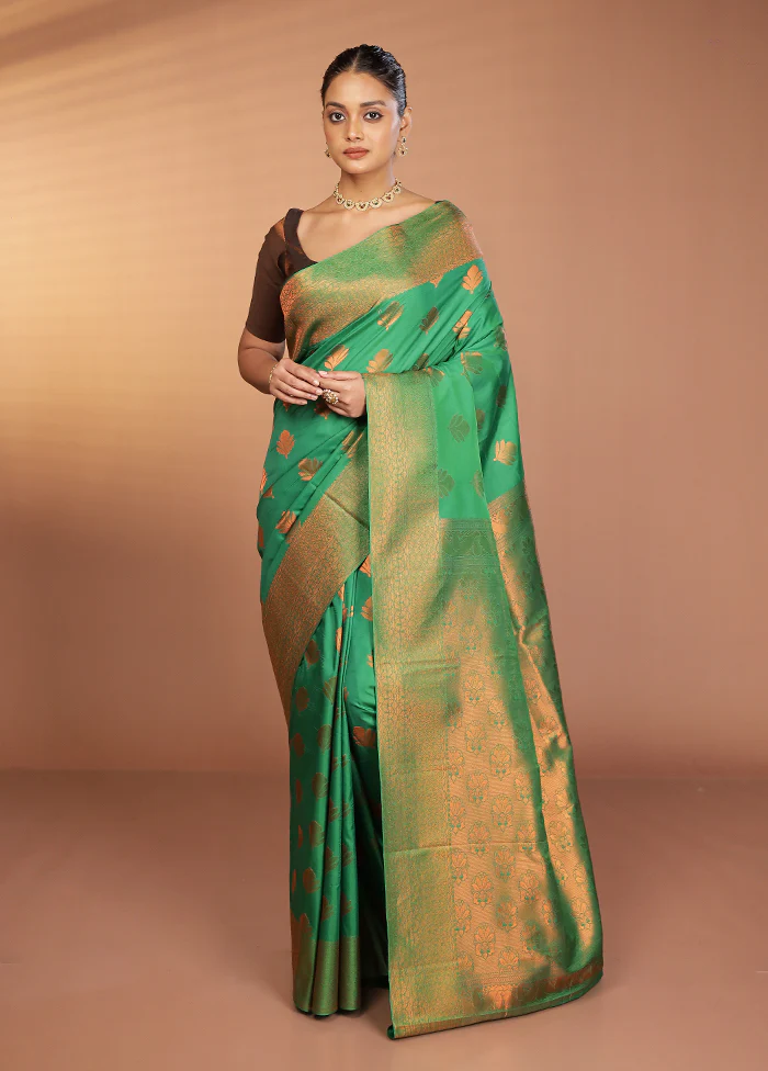 Green Kanjivaram Silk Saree With Blouse Piece - Image 2