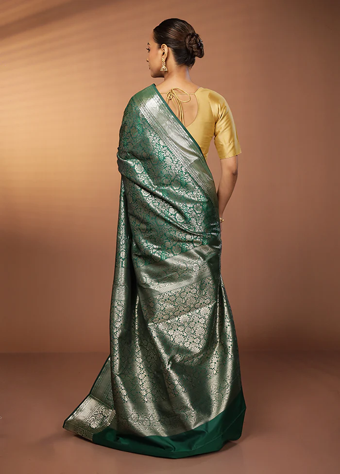 Green Kanjivaram Silk Saree With Blouse Piece - Image 3