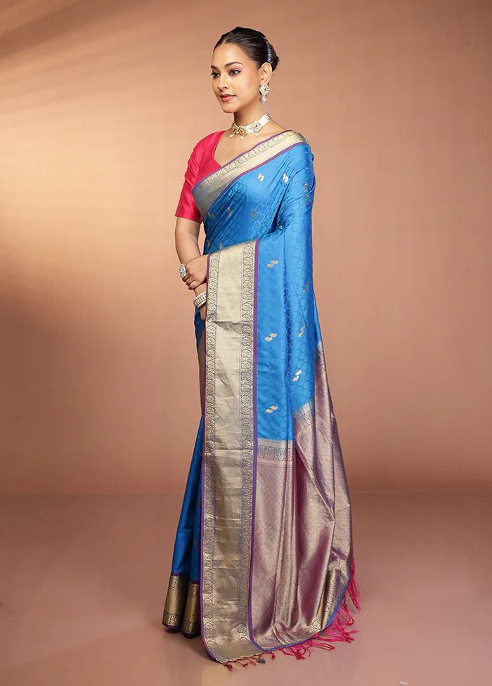 Green Kanjivaram Silk Saree With Blouse Piece - Image 4