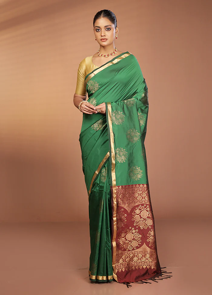 Green Kanjivaram Silk Saree With Blouse Piece - Image 2