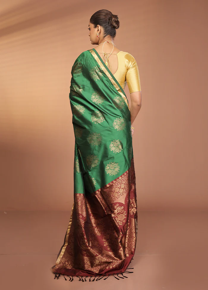 Green Kanjivaram Silk Saree With Blouse Piece - Image 3