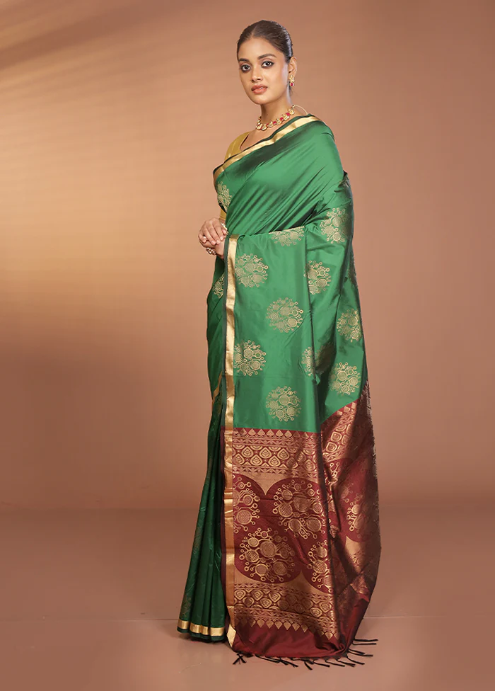 Green Kanjivaram Silk Saree With Blouse Piece - Image 4
