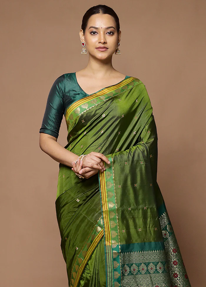 Green Kanjivaram Silk Saree With Blouse Piece - Image 2