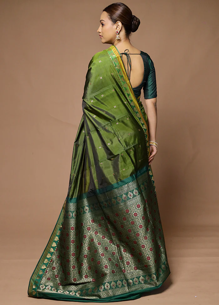 Green Kanjivaram Silk Saree With Blouse Piece - Image 3