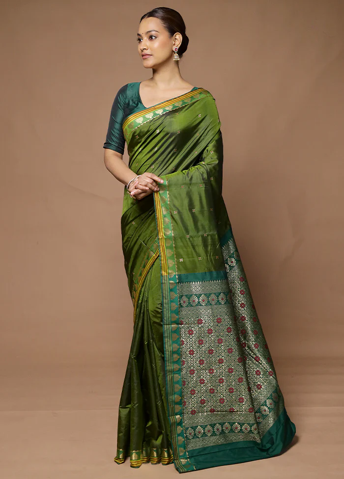 Green Kanjivaram Silk Saree With Blouse Piece - Image 4