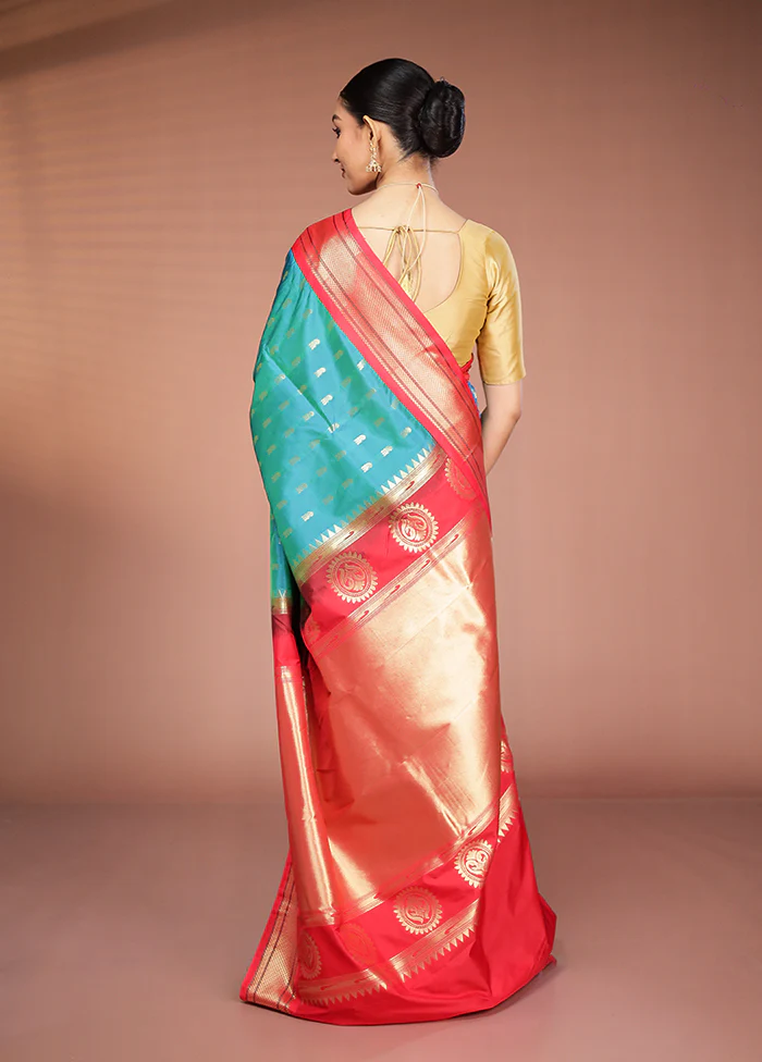 Green Kanjivaram Silk Saree With Blouse Piece - Image 3