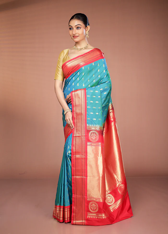 Green Kanjivaram Silk Saree With Blouse Piece - Image 4