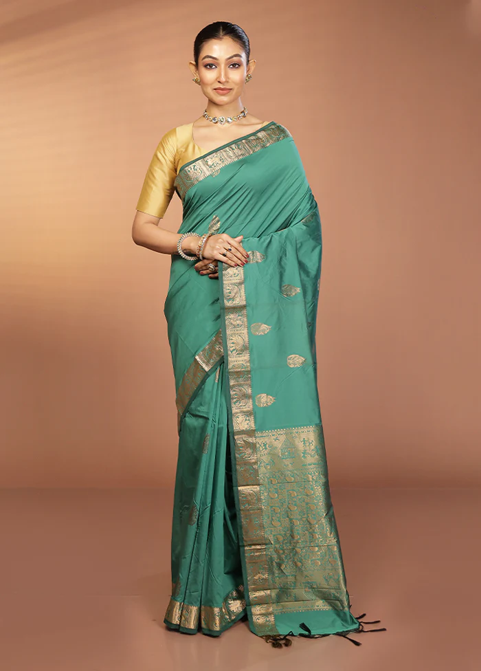 Green Kanjivaram Silk Saree With Blouse Piece - Image 2