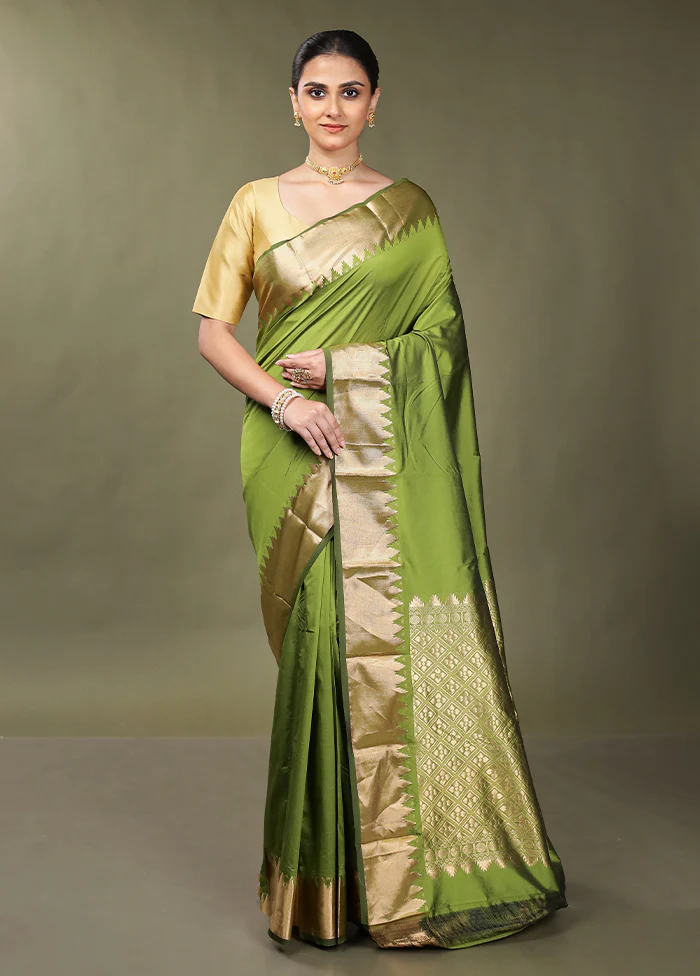 Green Kanjivaram Silk Saree With Blouse Piece - Image 2