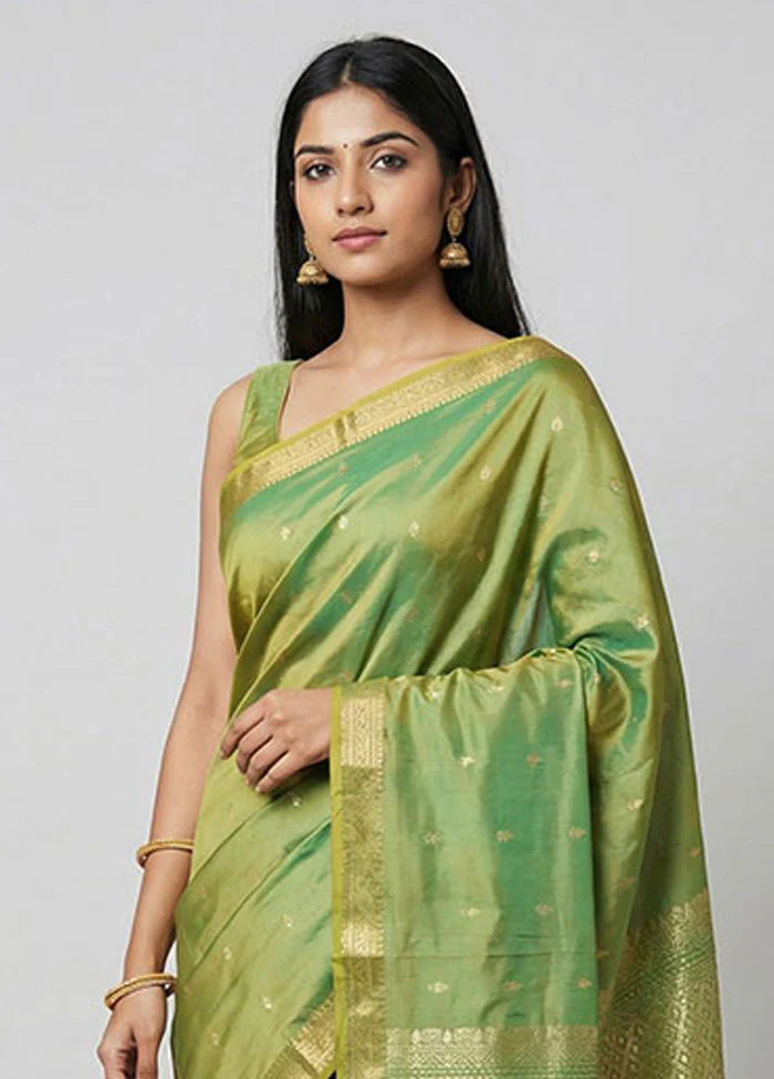 Green Kanjivaram Silk Saree With Blouse Piece - Image 2
