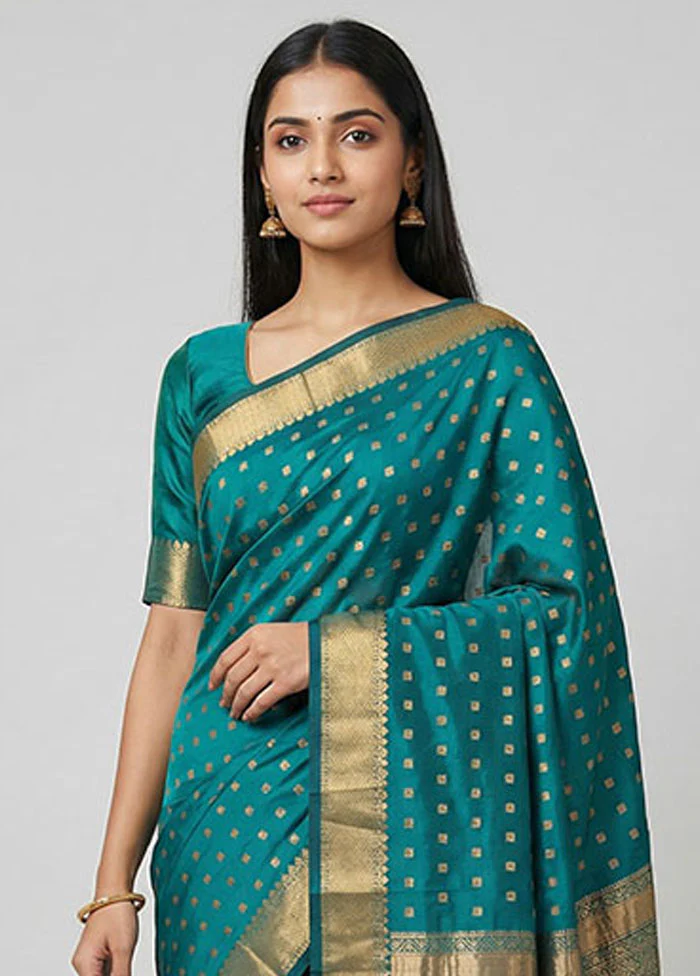 Green Kanjivaram Silk Saree With Blouse Piece - Image 2