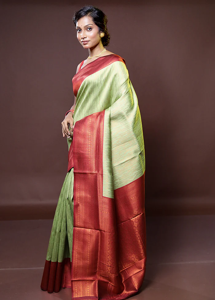Green Kanjivaram Silk Saree With Blouse Piece - Image 4