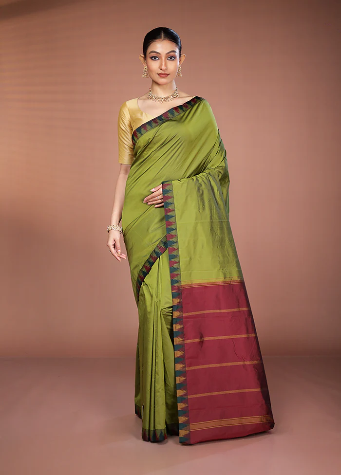 Green Kanjivaram Silk Saree With Blouse Piece - Image 2