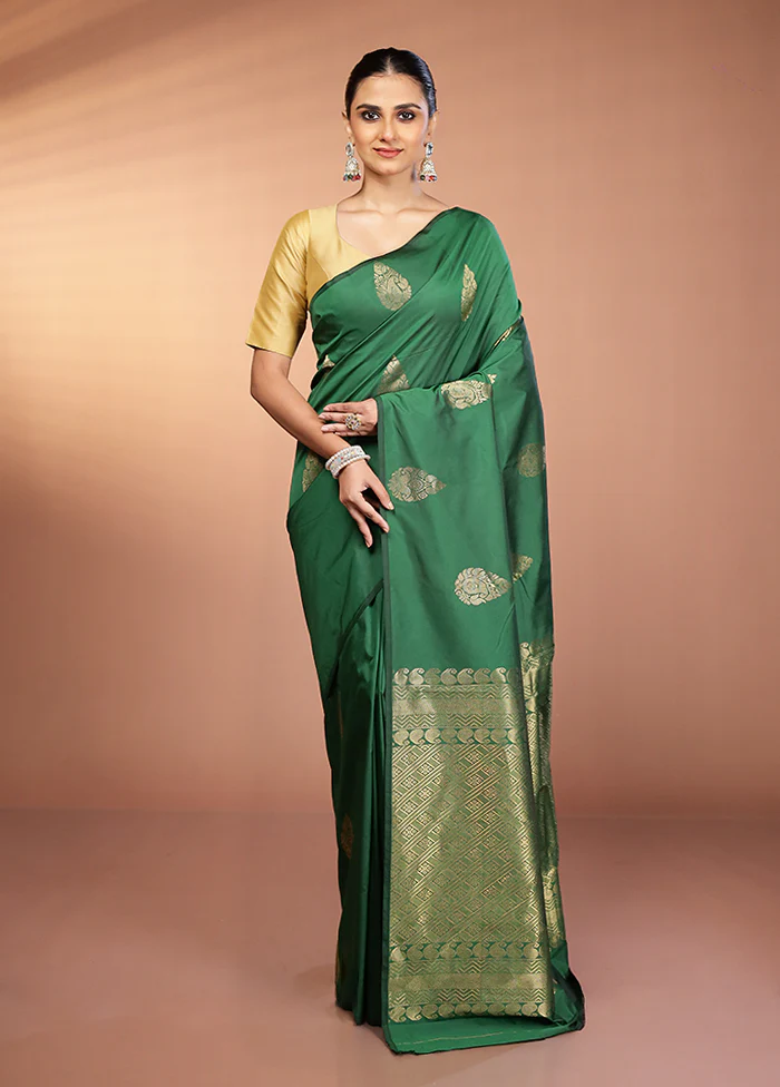 Green Kanjivaram Silk Saree With Blouse Piece - Image 2
