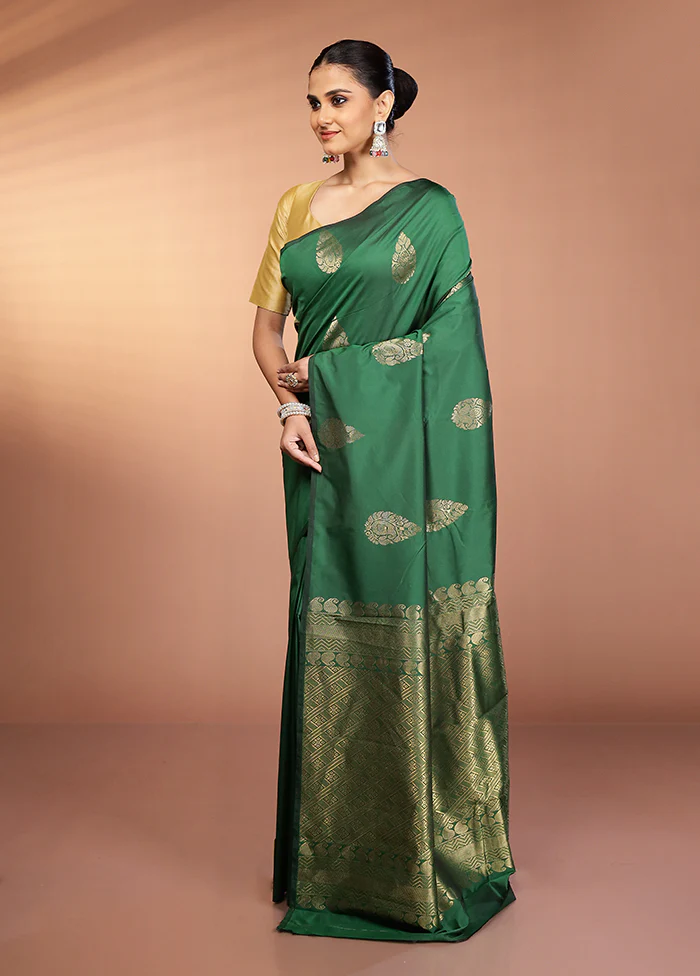 Green Kanjivaram Silk Saree With Blouse Piece - Image 4