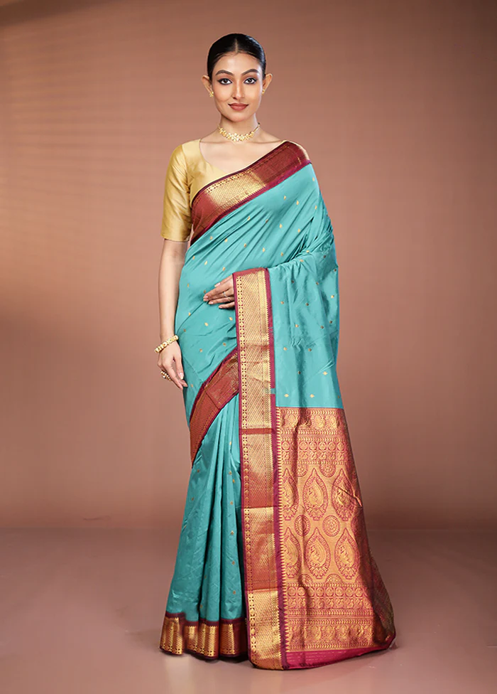Green Kanjivaram Silk Saree With Blouse Piece - Image 2