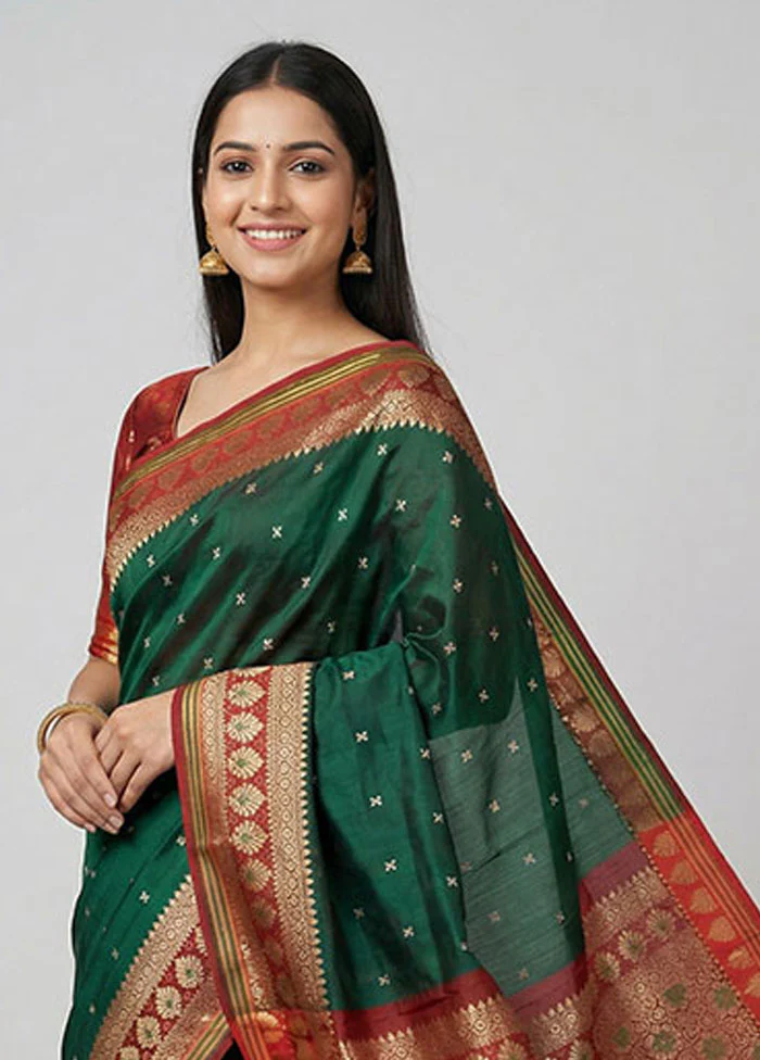 Green Kanjivaram Silk Saree With Blouse Piece - Image 2