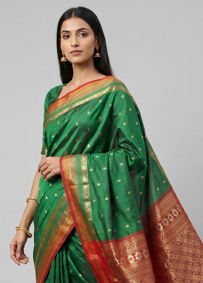 Green Kanjivaram Silk Saree With Blouse Piece - Image 2