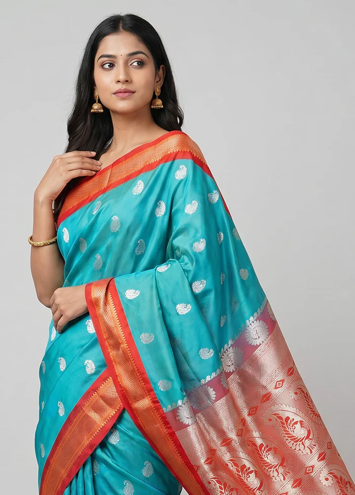 Green Kanjivaram Silk Saree With Blouse Piece - Image 2
